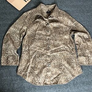 Talbots y2k 2000s women’s leopard print button up blouse.